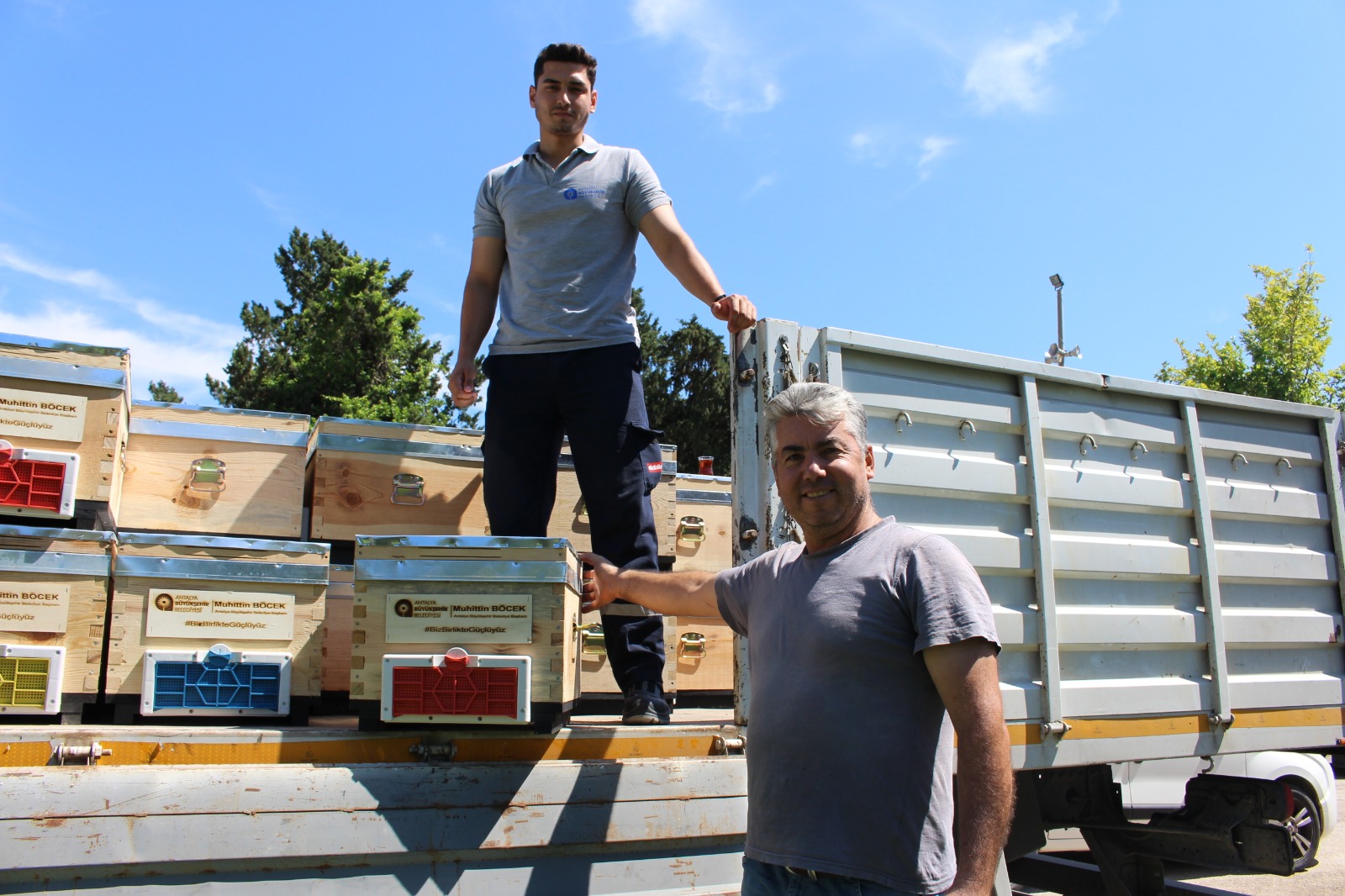 Başkan Böcek Kemer'de arıcılık yapan vatandaşların yüzünü güldürdü