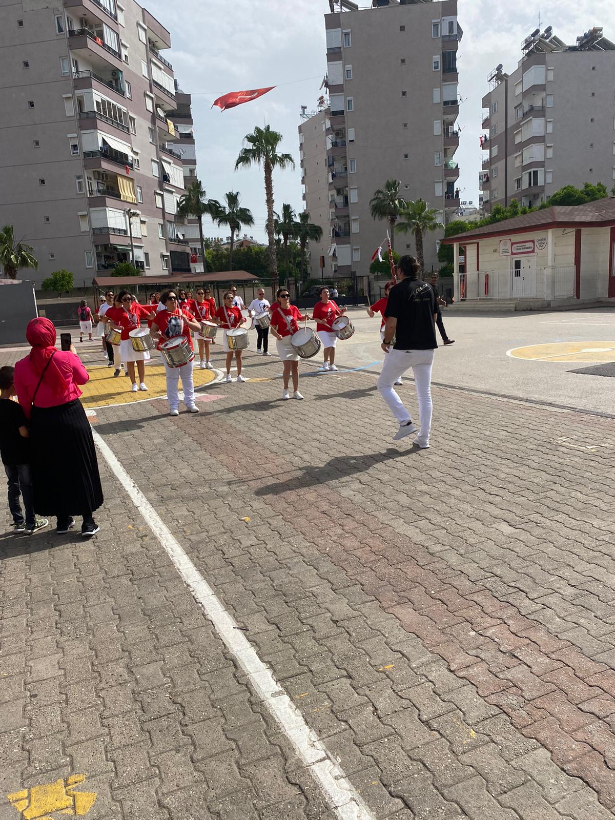 Antalya'da öğretmenler korosu 19 Mayıs bayramına renk kattı