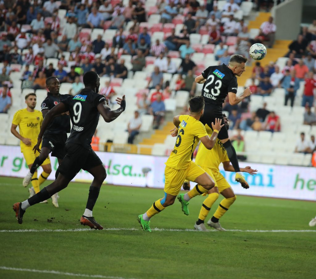 İstanbulspor Sivasspor maçı ne zaman saat kaçta hangi kanalda? Muhtemel 11'ler