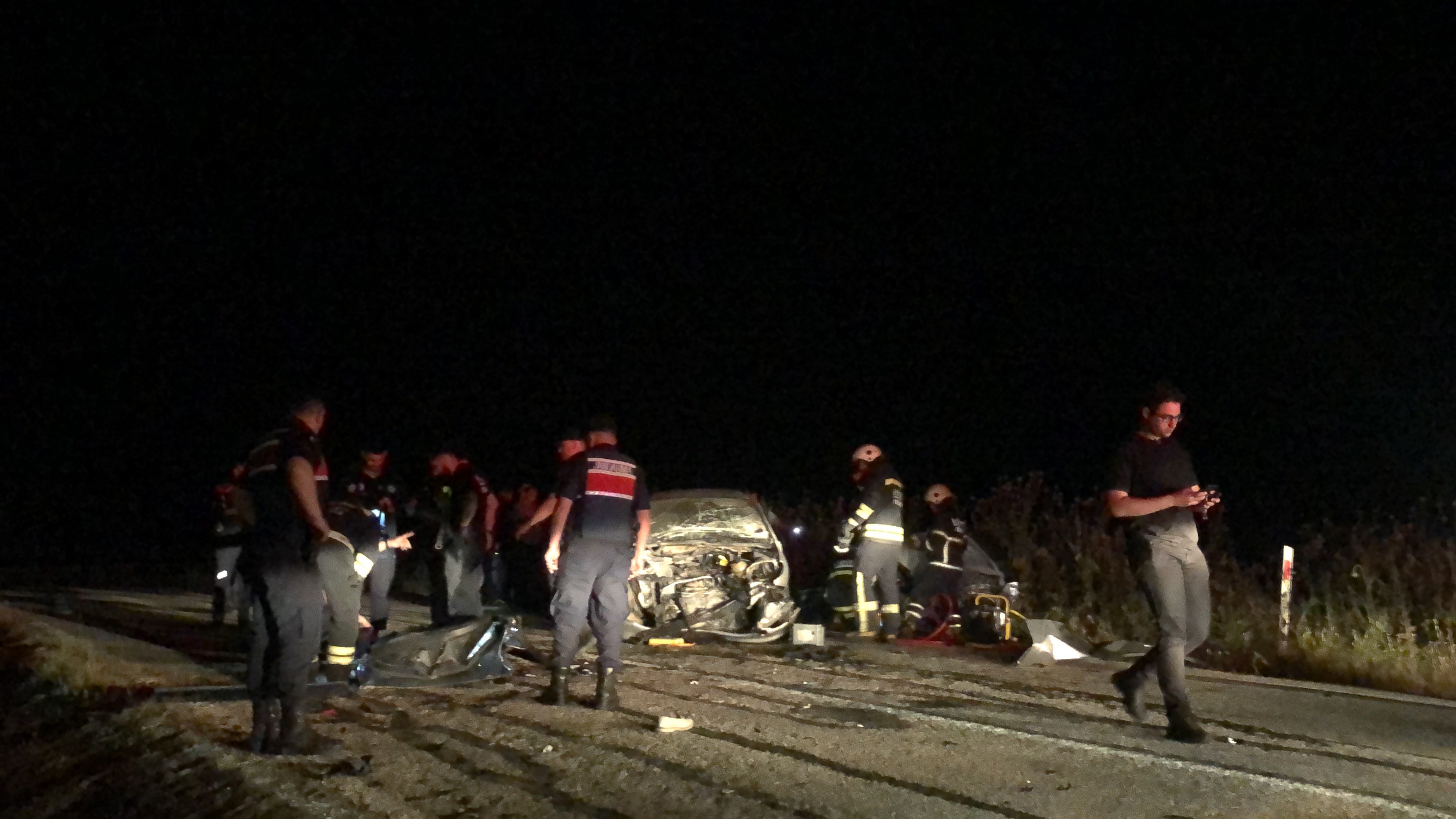 Katliam gibi kaza! Oğlunun kullandığı otomobili sollamaya çalıştı: 3 ölü 4 yaralı