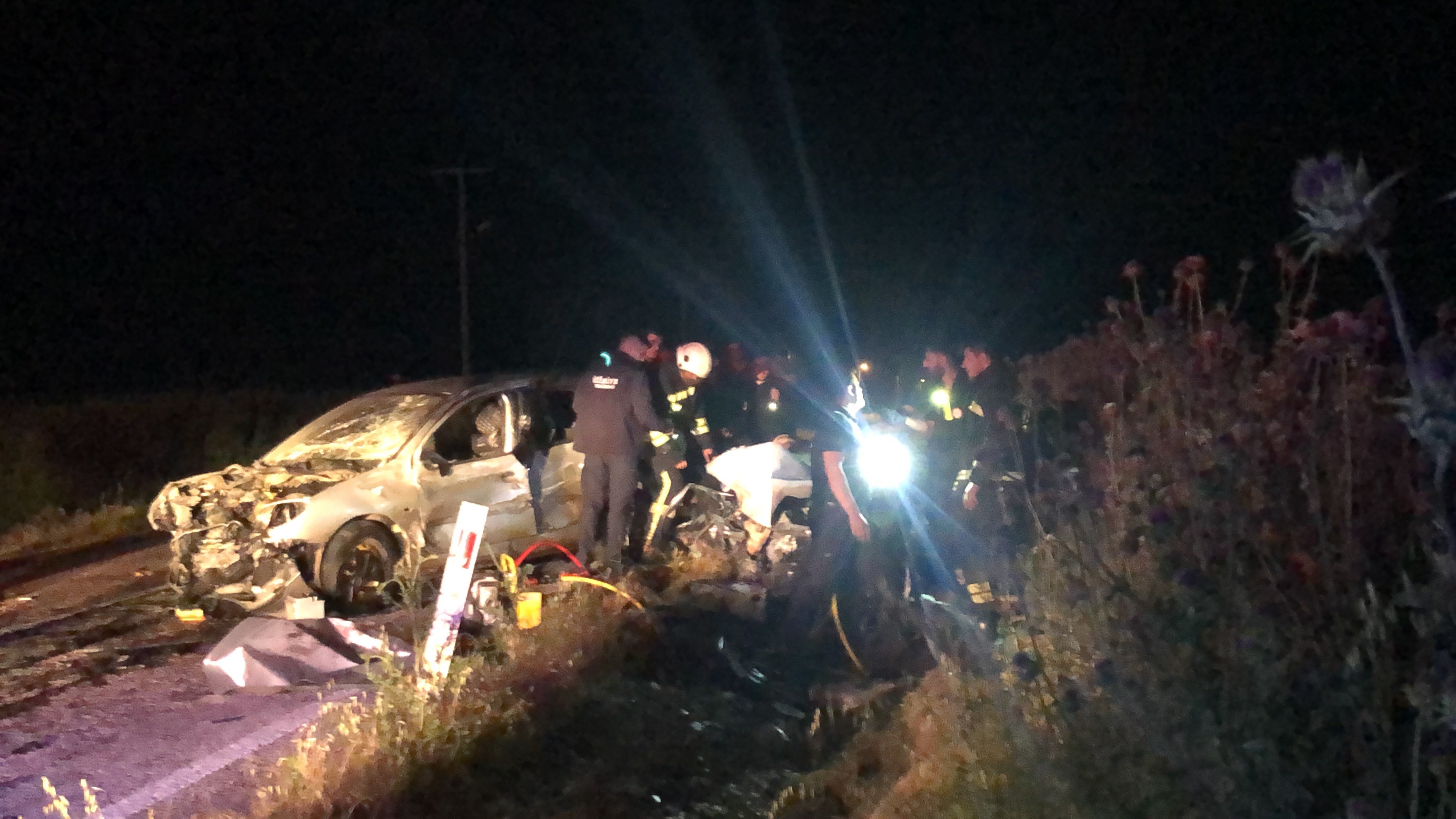 Katliam gibi kaza! Oğlunun kullandığı otomobili sollamaya çalıştı: 3 ölü 4 yaralı