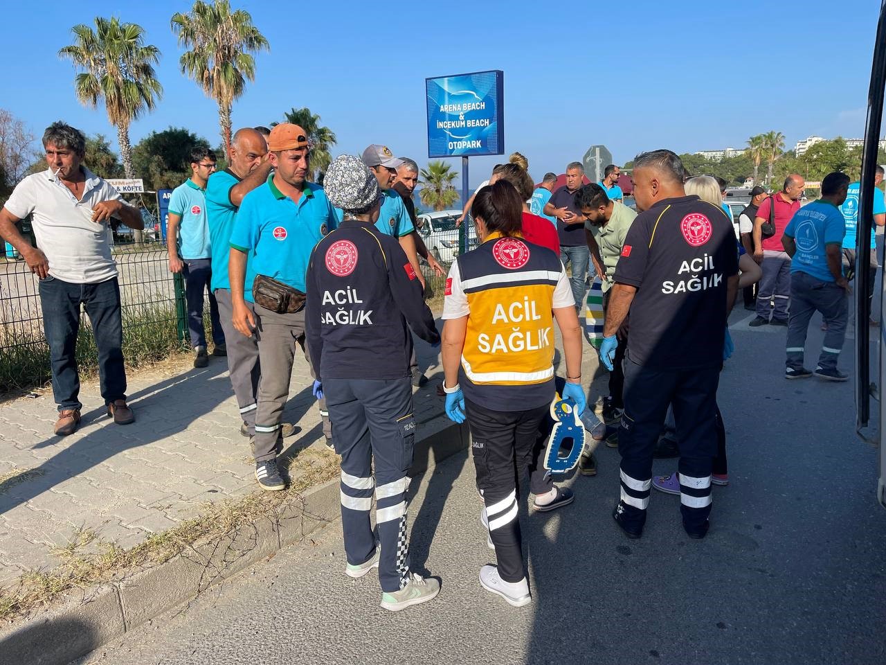 Antalya'da Belediye ve Otel Araçları Çarpıştı: 6 Kişi Yaralandı