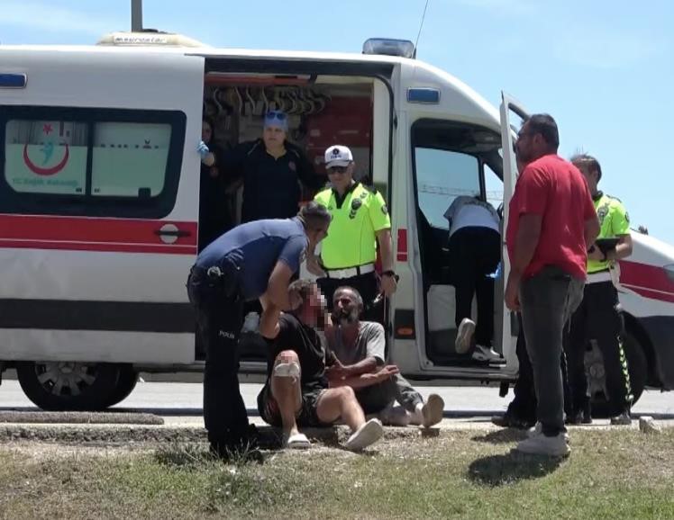 Antalya'da trafik kazası: Baba oğlunun yaralandığını görünce fenalık geçirdi!