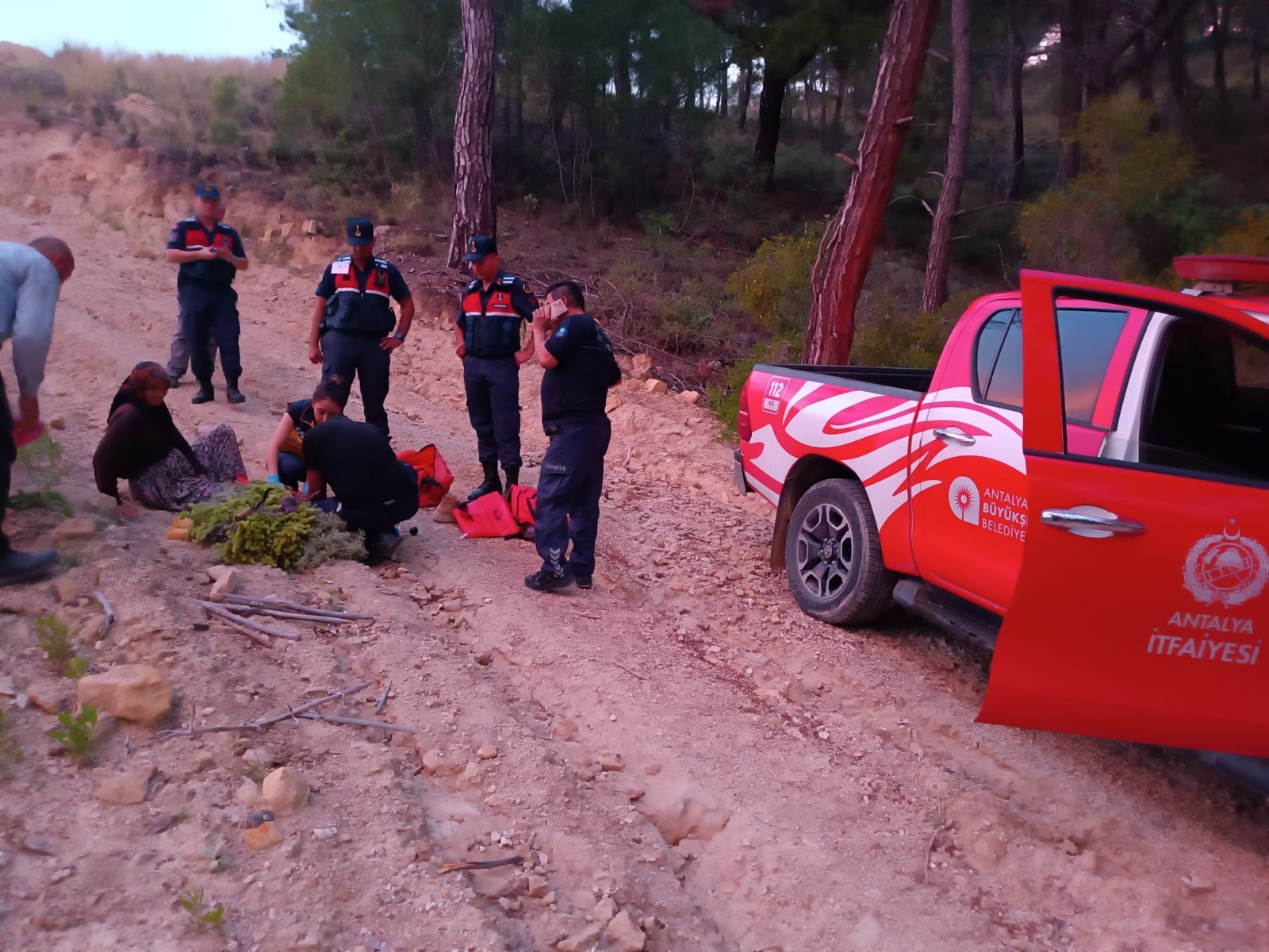 Manavgat’ta kekik toplamaya giderken ayağı burkulan kadın hastanelik oldu