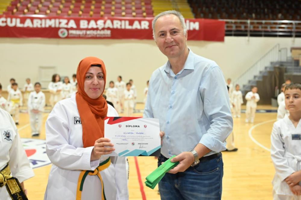 Kepez'de tekvandoda 120 sporcu kuşak atladı