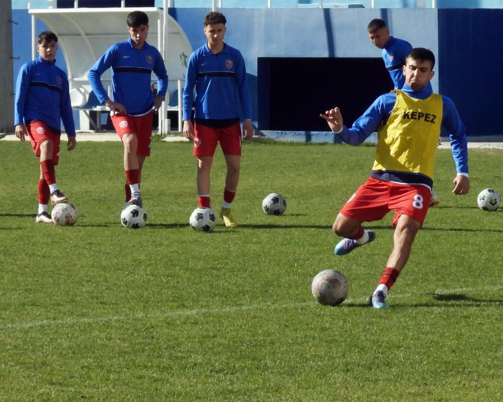 Kepez Belediyesi yaz spor okulu ile gençlere kapılarını açıyor