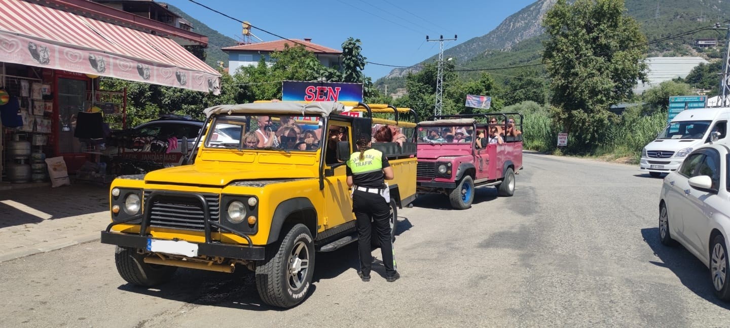 Alanya'da 7 safari aracına ve sürücüsüne ceza kesildi