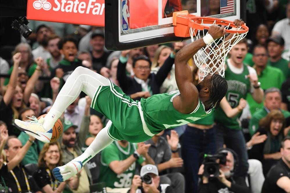 Boston Celtics 18'inci NBA şampiyonluğunu kazandı