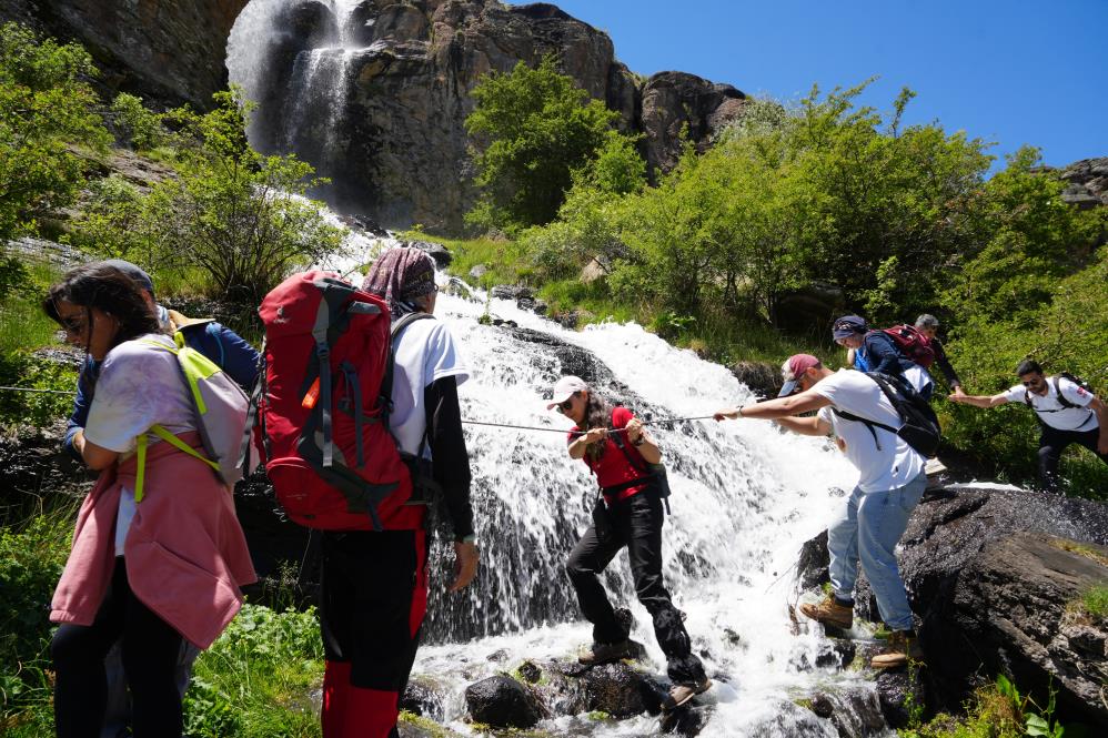 Niğde'deki Uzandı Vadisi doğaseverleri kendine hayran bırakıyor