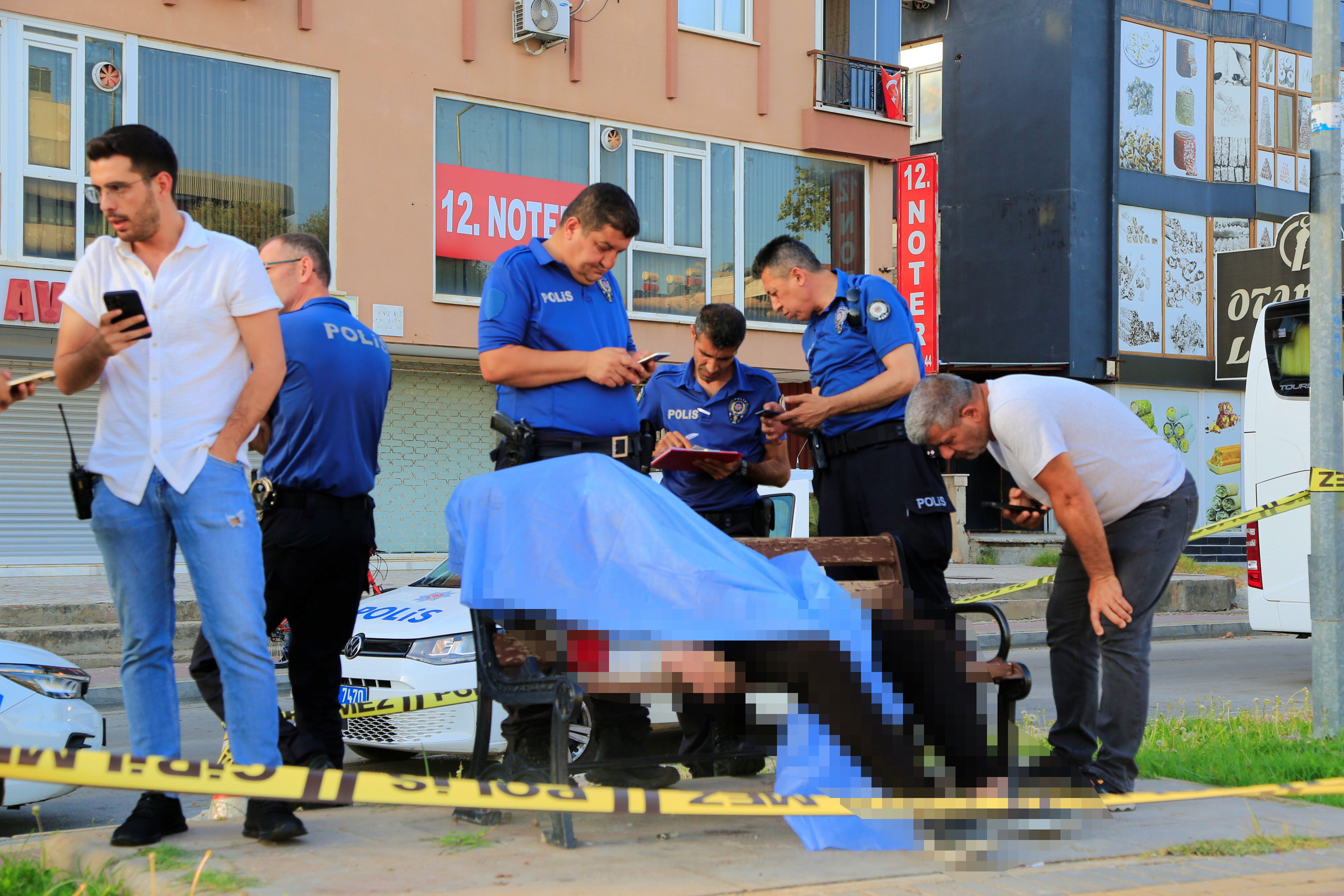 Antalya'da bir kişi bankta ölü bulundu