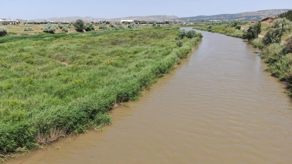 Türkiye'nin en uzun nehri Kızılırmak kuraklıkla mücadele ediyor