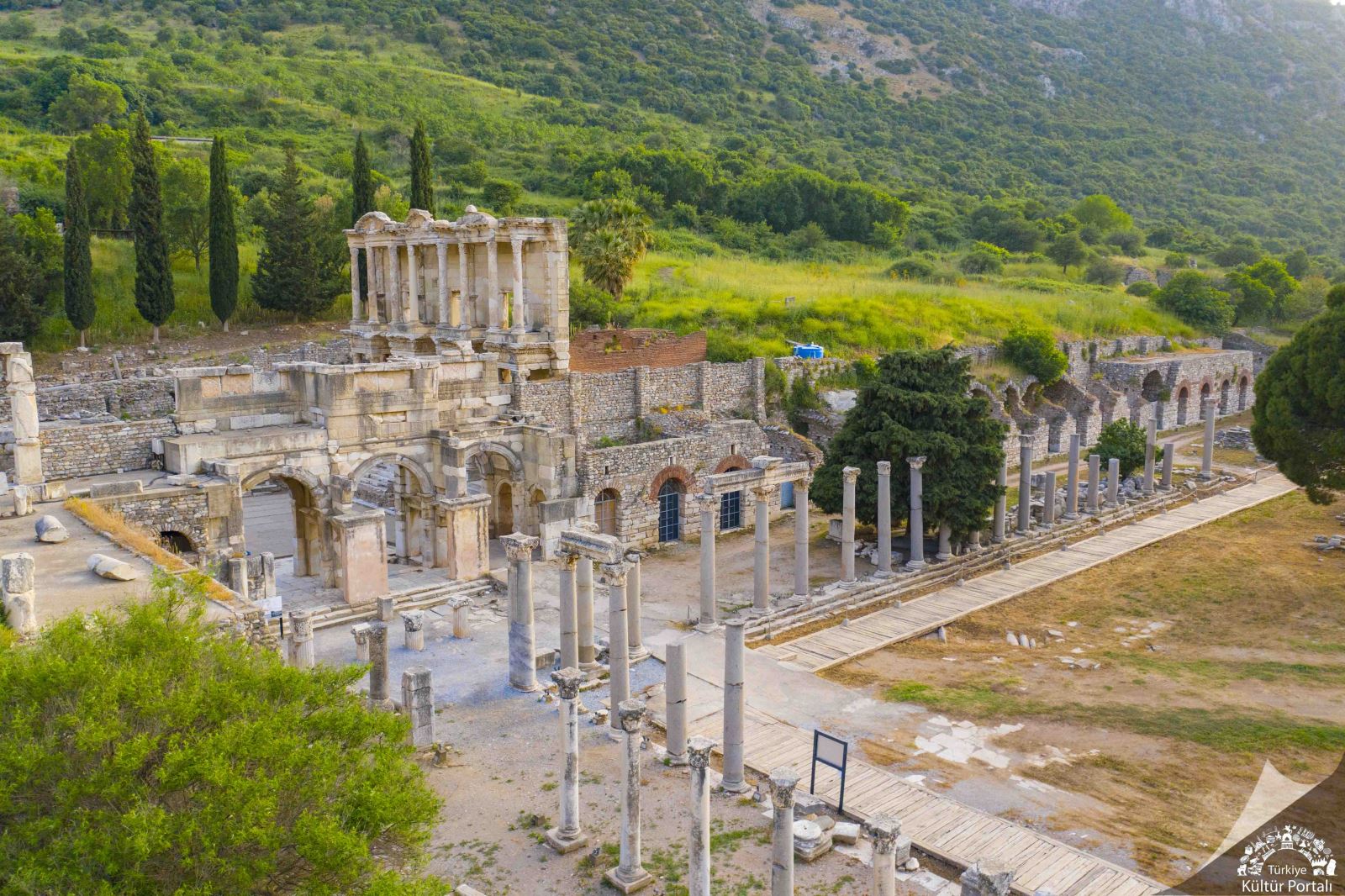 Efes Antik Kenti Güncel Giriş Ücretleri 2024: Müzekart Geçerli Mi? Nasıl Gidilir?