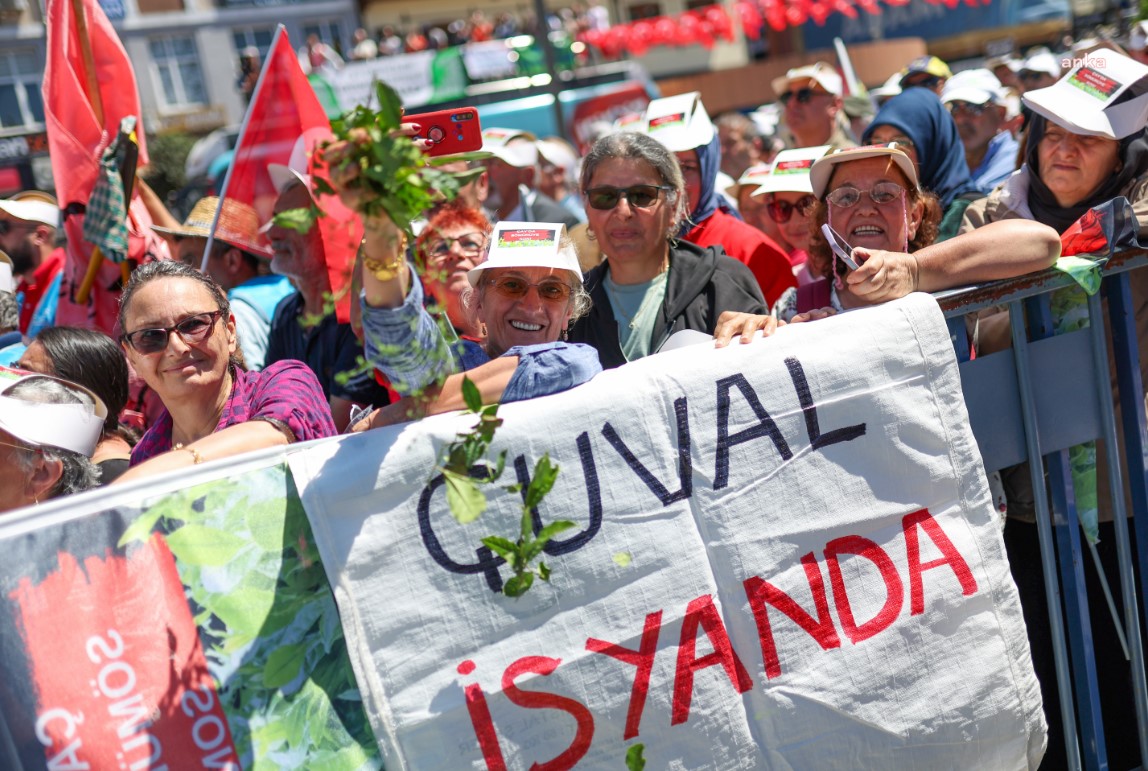 Özgür Özel'den Rize'de protesto çayı! 'Rizelinin gözüne bakın 17 lirayı söyleyin'