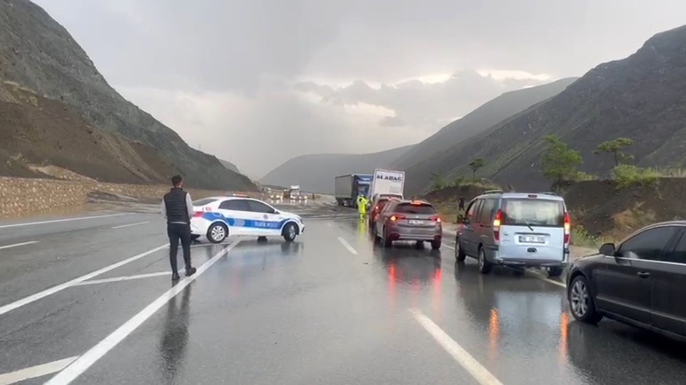 Erzincan Sivas Kara Yolu Heyelan