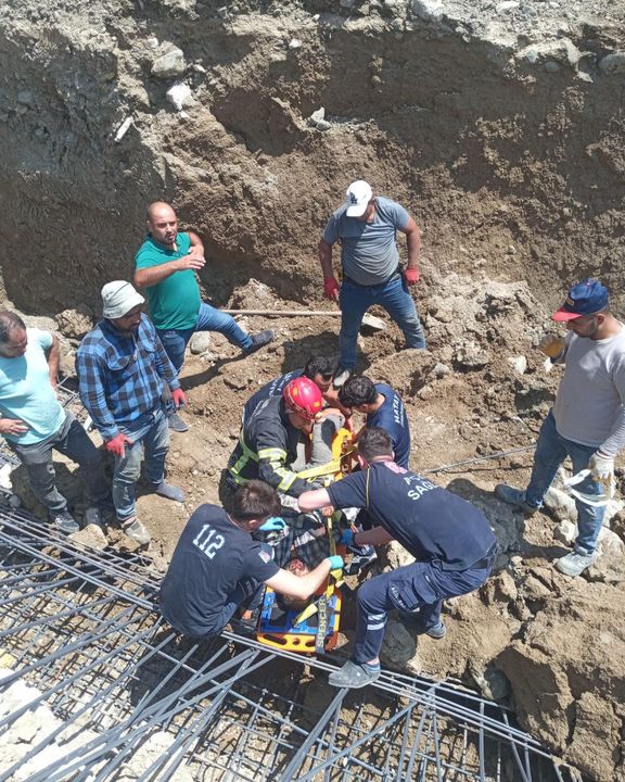 Hatay'da Istinat Duvarı Inşaatı Çöktü! Bir Işçi Mahsur Kaldı 2