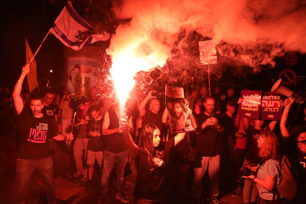 İsrail’de Binlerce Protestocu Erken Seçim Çağrısı Yaptı