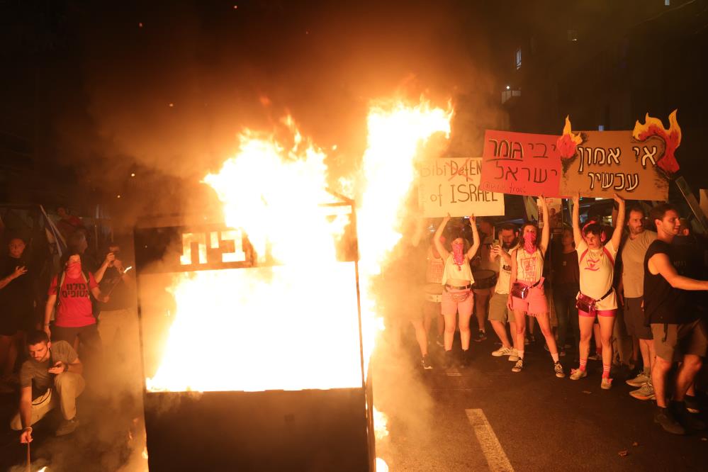 İsrail’de Binlerce Protestocu Erken Seçim Çağrısı Yaptı7