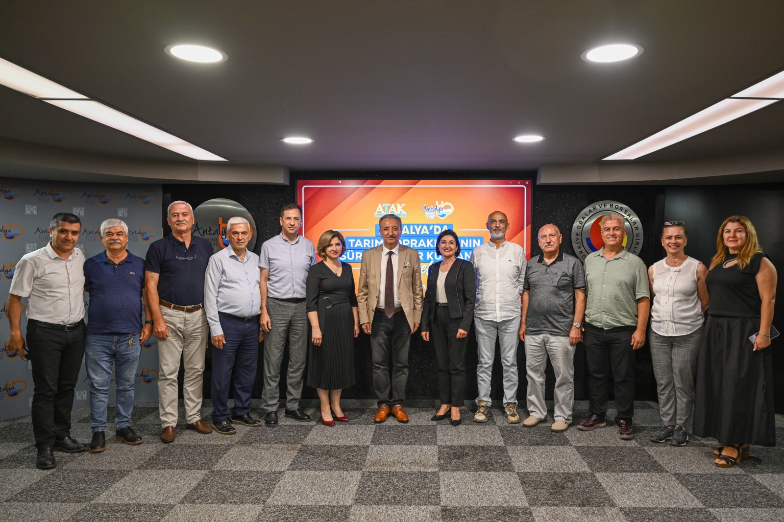 Antalya’da tarım topraklarının geleceği panelde tartışıldı