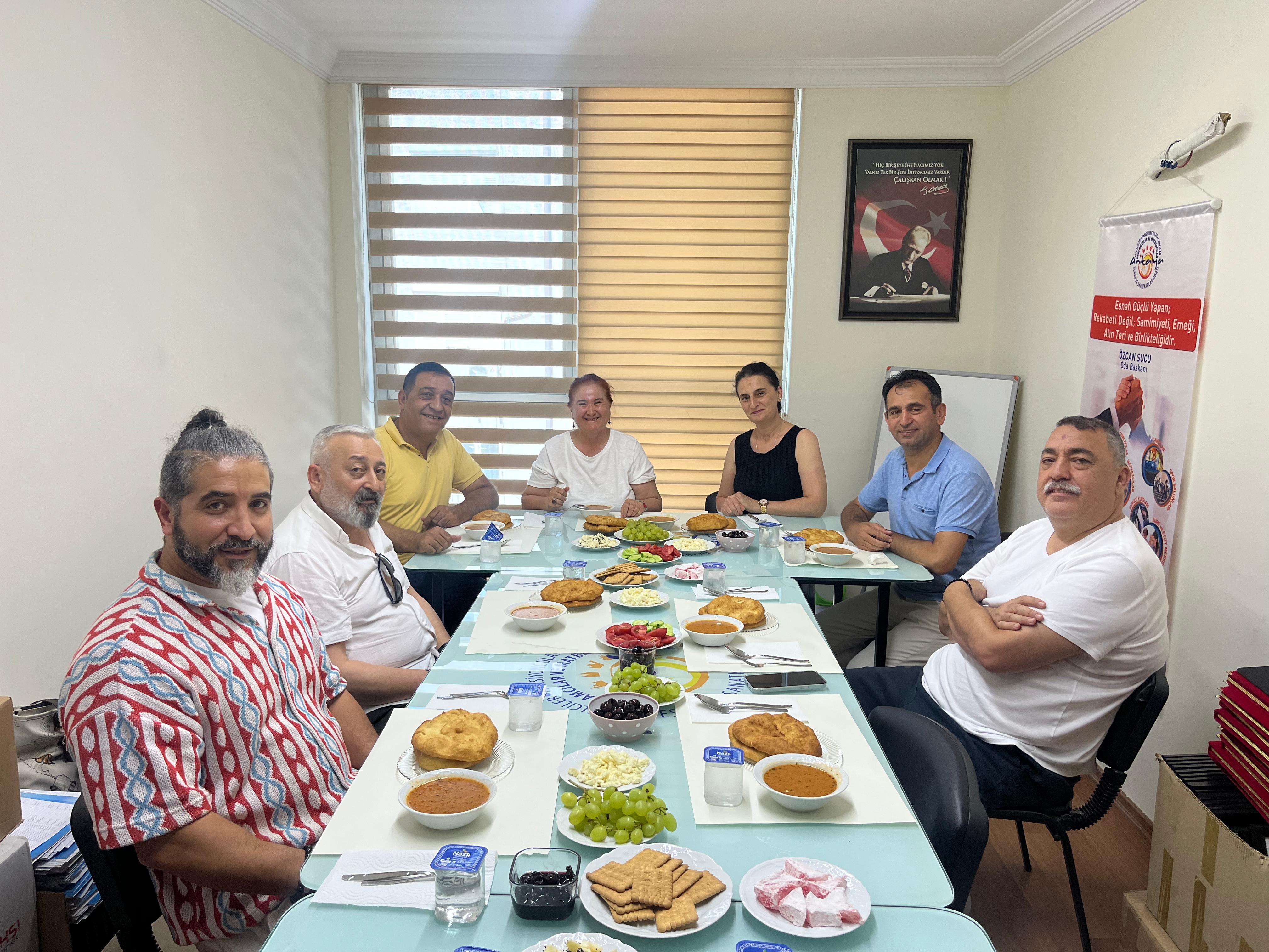 Antalya Pansiyoncular Odası Sabahat Akkiraz'ı ağırladı