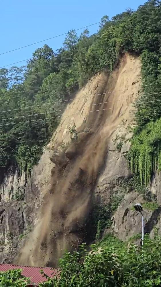 Rize’de Toprak Kayması Meydana Geldi