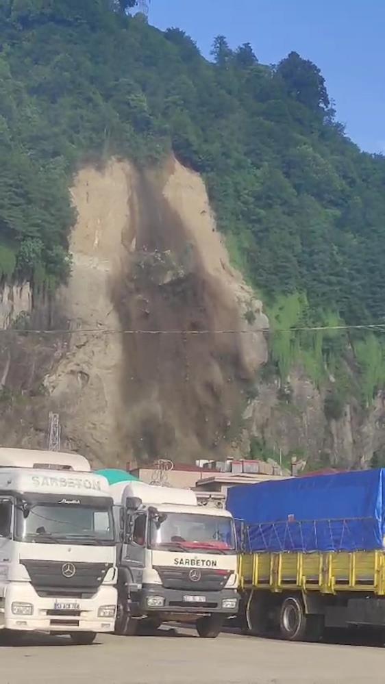 Rize’de Toprak Kayması Meydana Geldi2