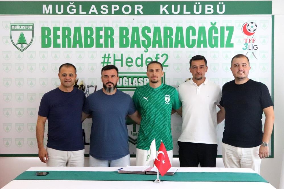 Muğlaspor sağ bek Nurullah Serbest'i transfer etti