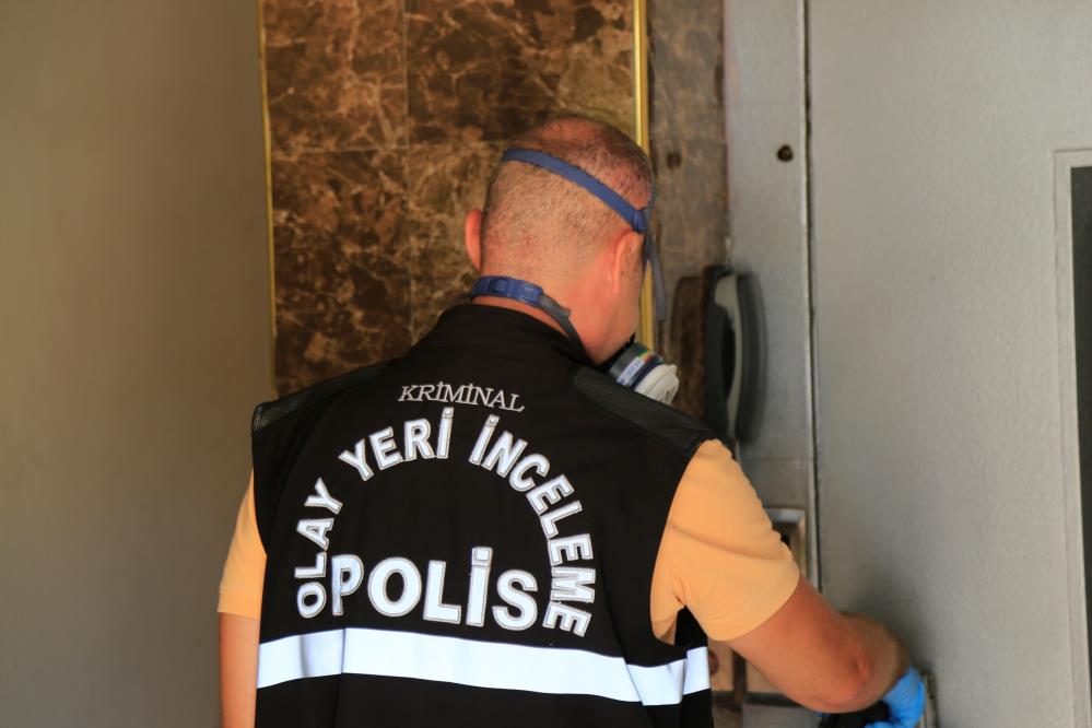 Antalya'da emekli öğretmen yalnız yaşadığı evde ölü bulundu