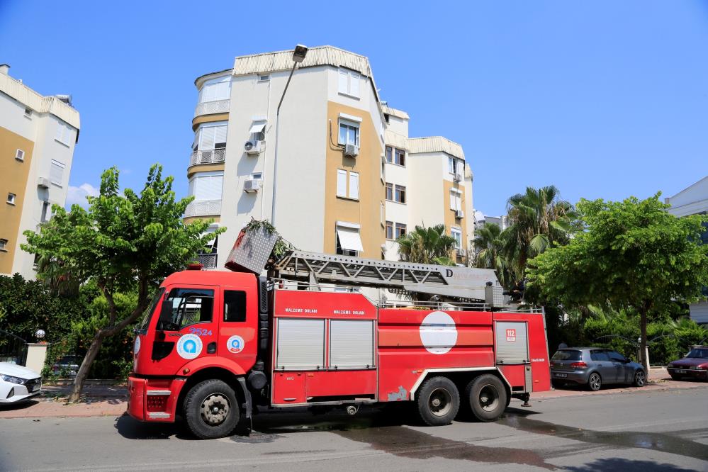 Antalya'da emekli öğretmen yalnız yaşadığı evde ölü bulundu