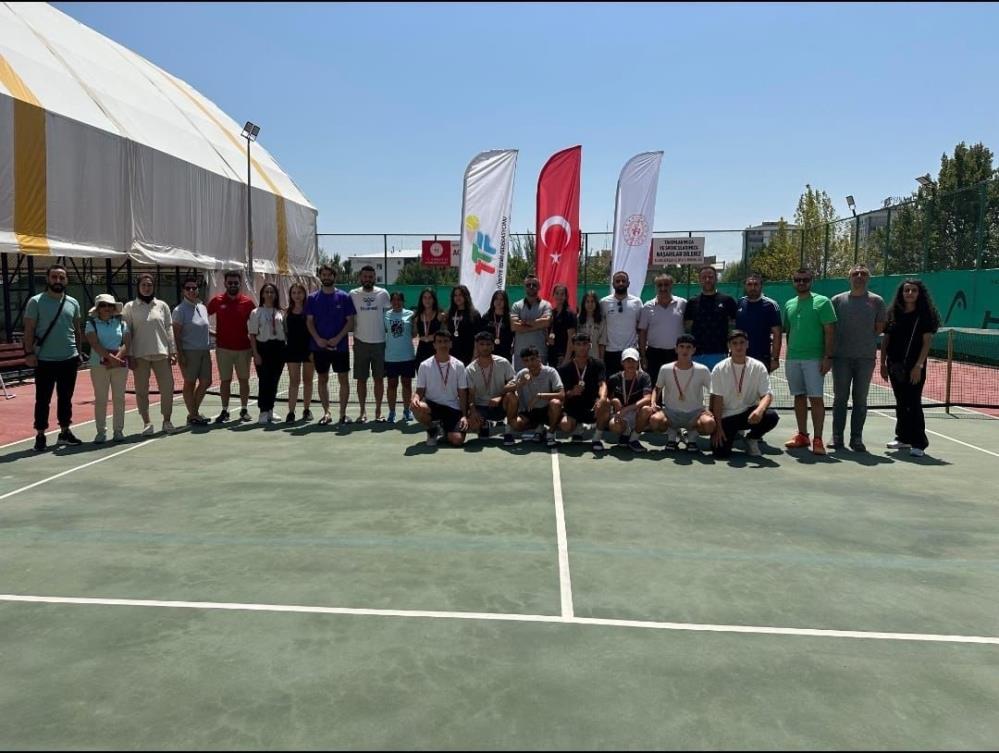 Elazığ'da Tenis şampiyonası sona erdi