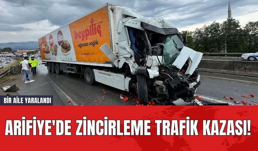 Arifiye'de Zincirleme Trafik Kazası! Bir Aile Yaralandı