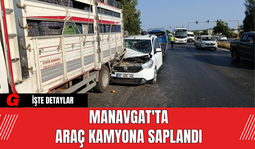 Manavgat'ta Araç Kamyona Saplandı