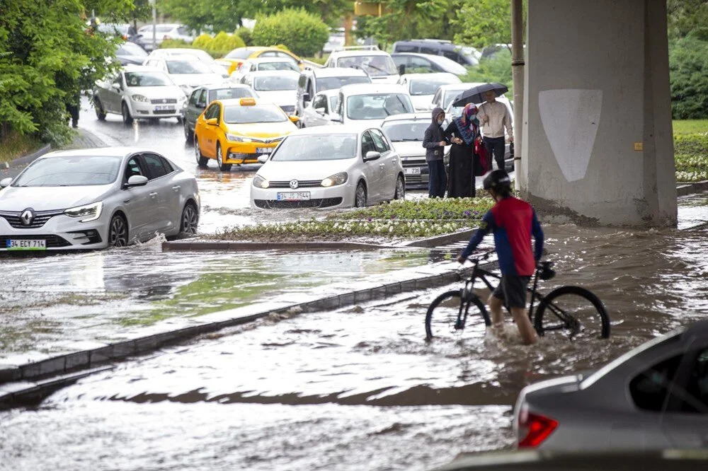 Ankara Haymana'da sağanak yağış sele yol açtı