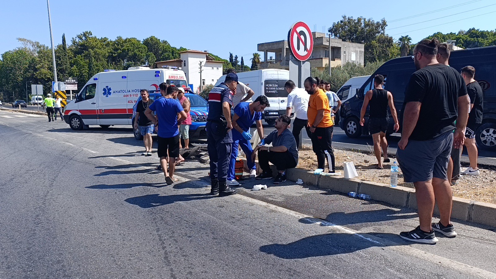 Antalya'da iki araç çarpıştı: Sürücüler birbirini suçladı