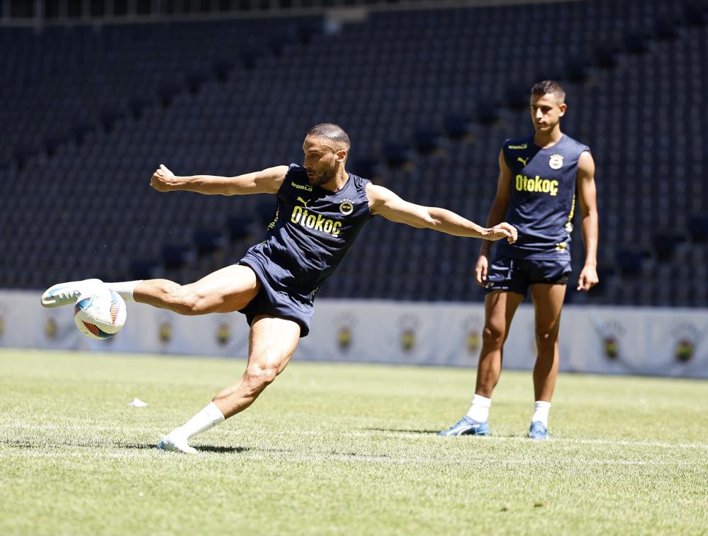 Fenerbahçe'nin Lille maçı hazırlıkları Ülker Stadyumu'nda devam ediyor