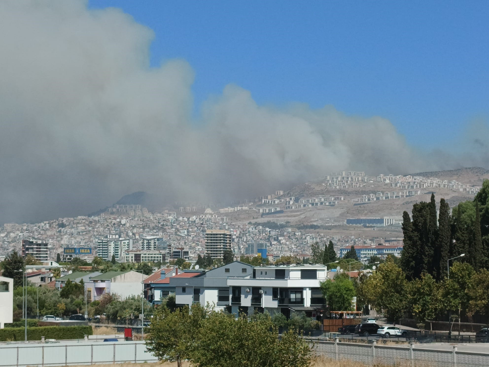 İzmir duman altı! Yamanlar Dağı yangını yerleşim alanlarına yaklaştı