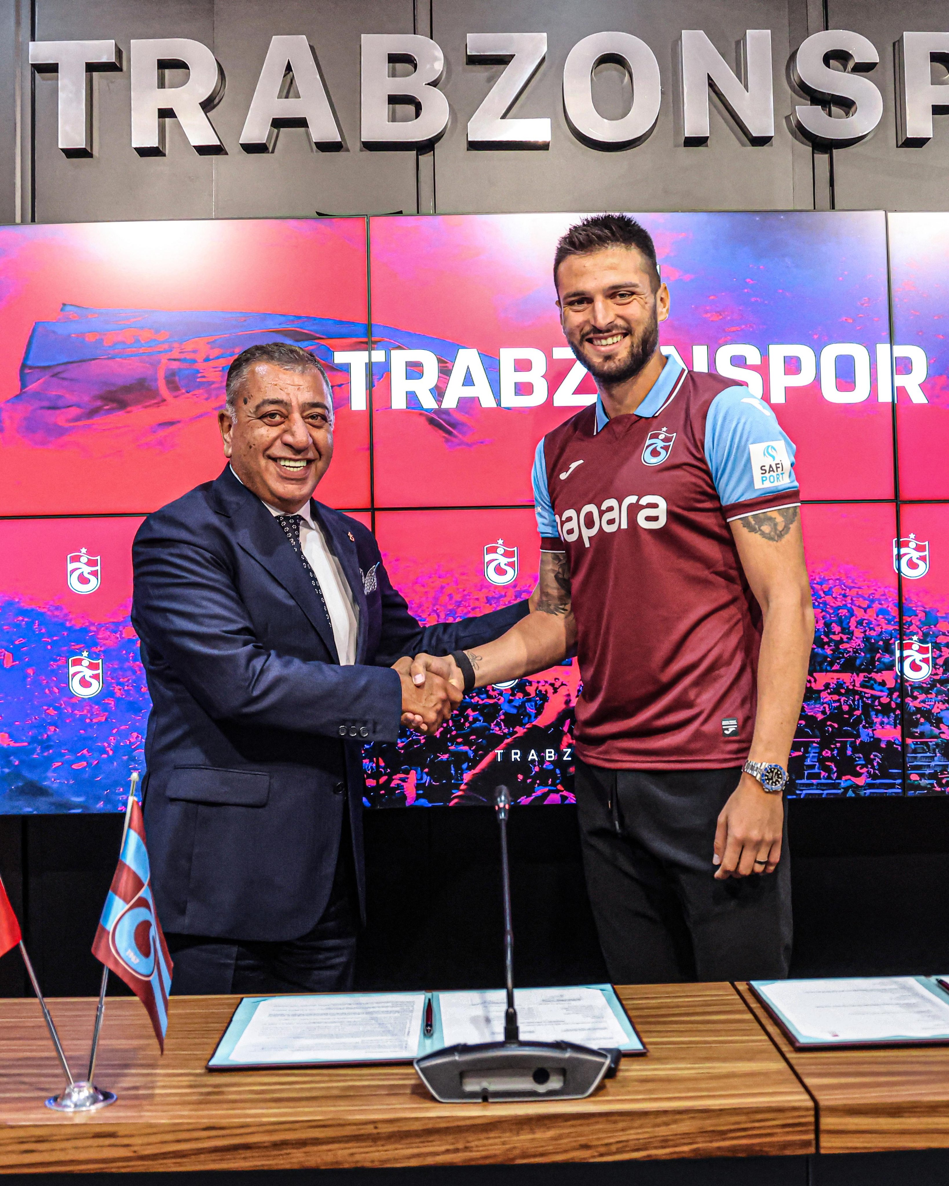 Okay Yokuşlu Trabzonspor'a imzayı attı