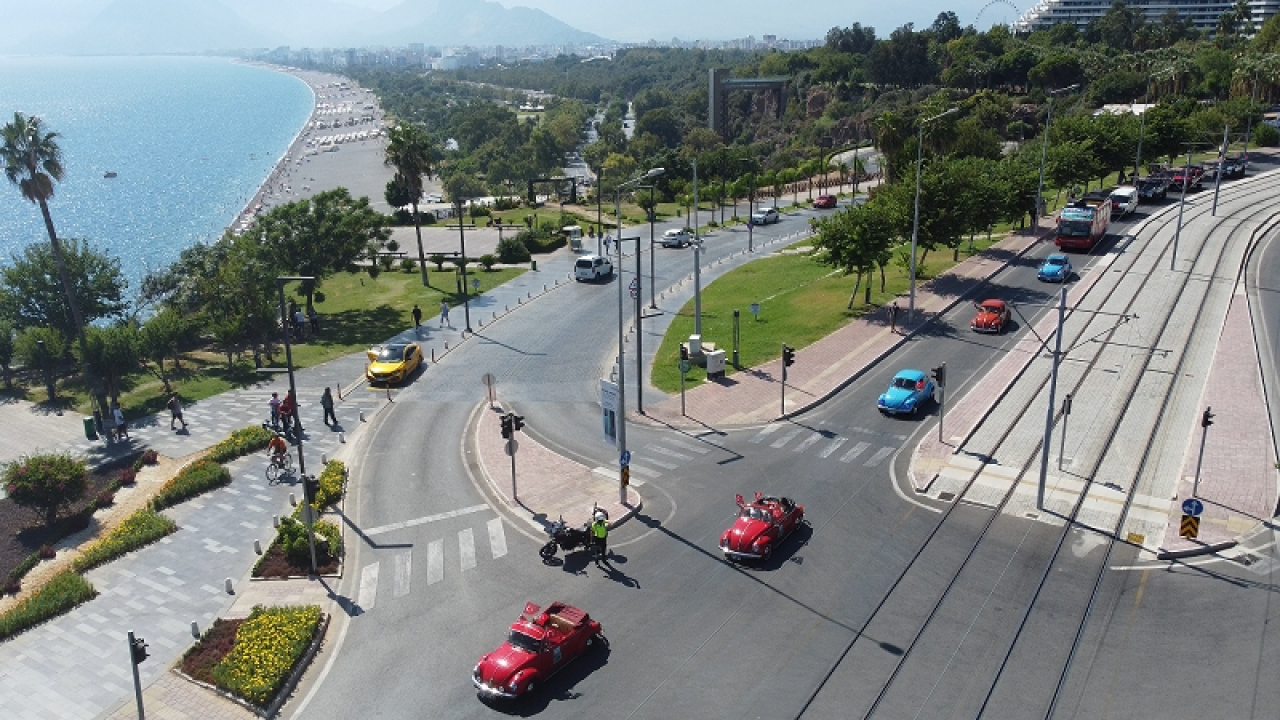 Antalya sokakları renklendi