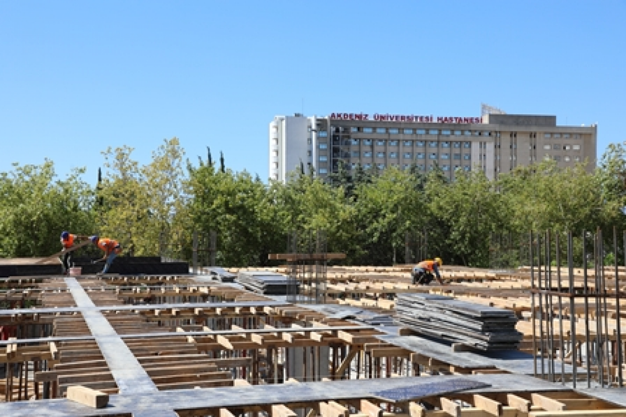 ÜNİVERSİTEYE KATLI OTOPARK