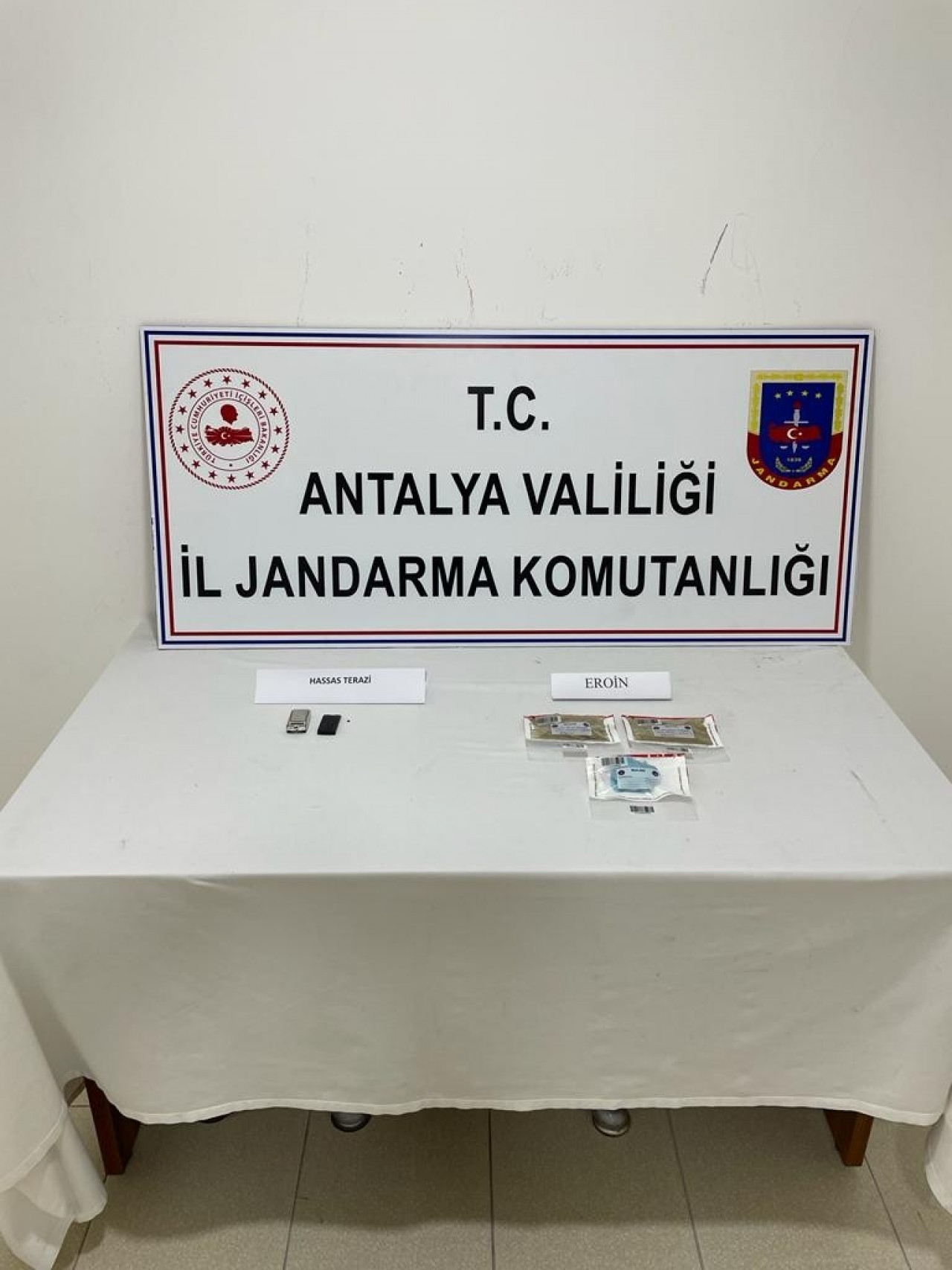 Uyuşturucu satıcısı jandarmadan kaçamadı