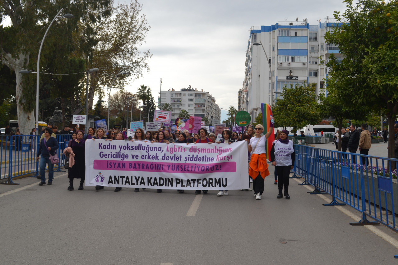 “Size ve politikalarınıza İTAAT ETMİYORUZ”