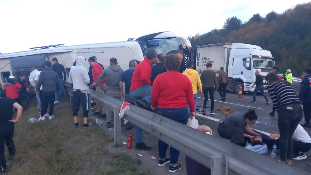 Bolu’da otobüs devrildi: çok sayıda yaralı var