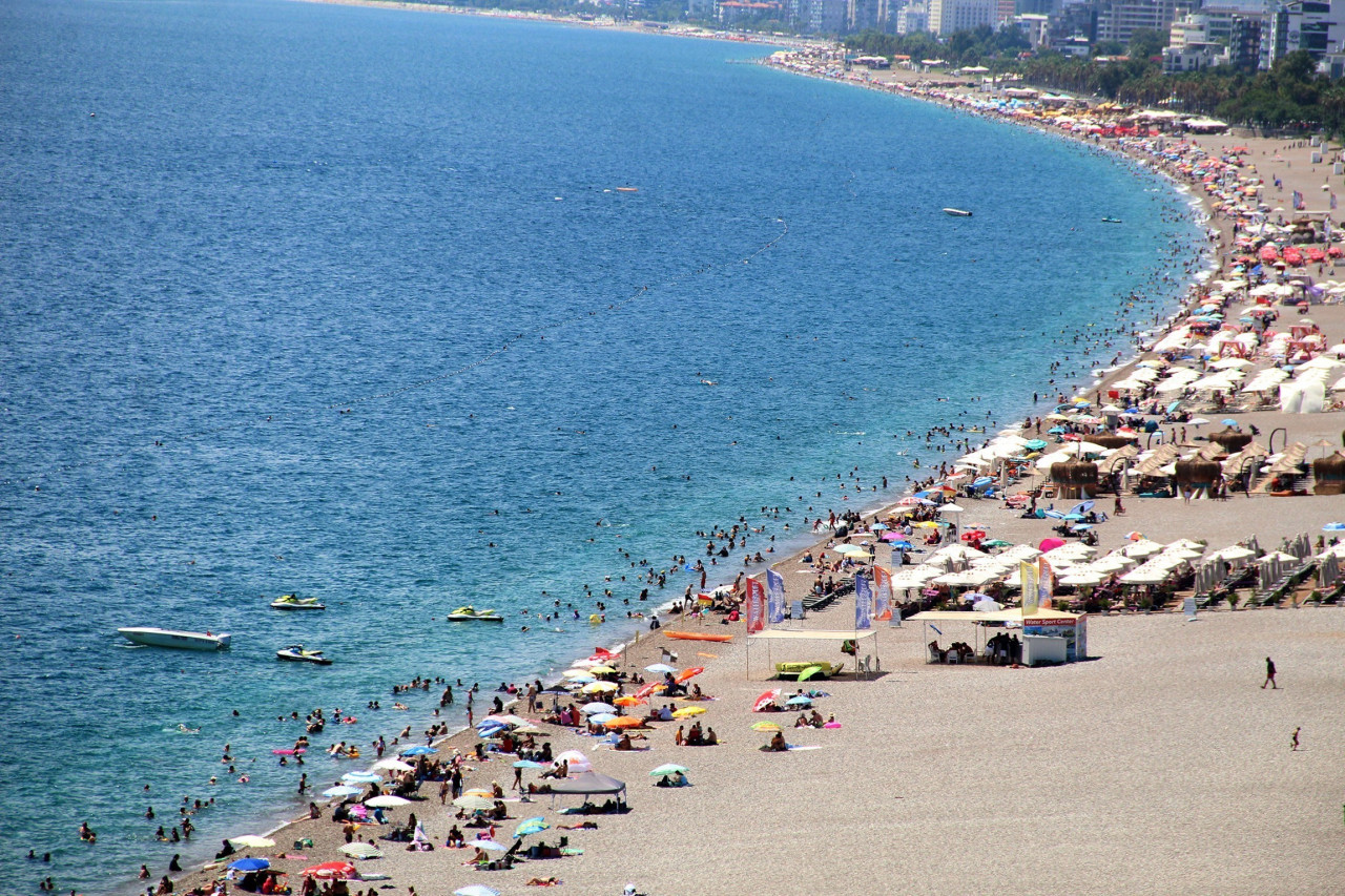 Antalya 12 milyon turisti ağırladı