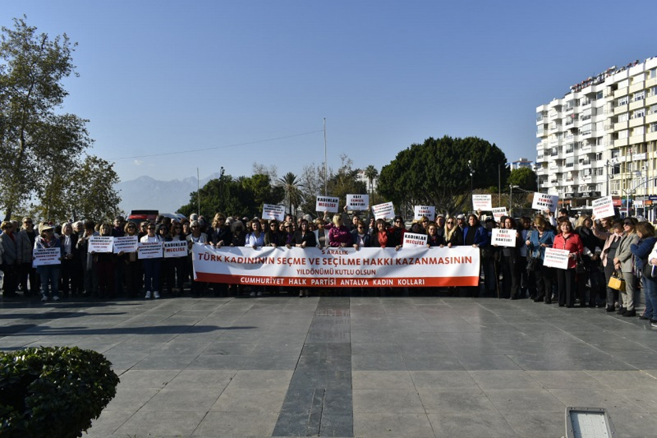 EŞİTLİK KARNEMİZLE ÖVÜNEMEYİZ!