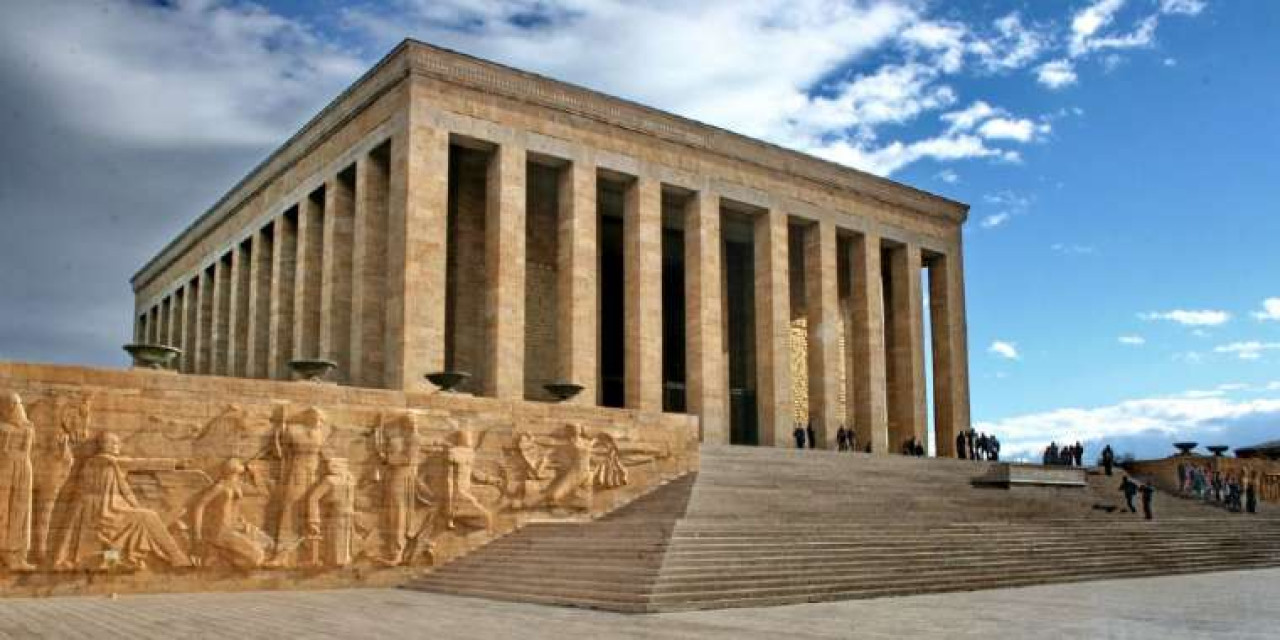 Üniversiteli Kadınlar Anıtkabir’de