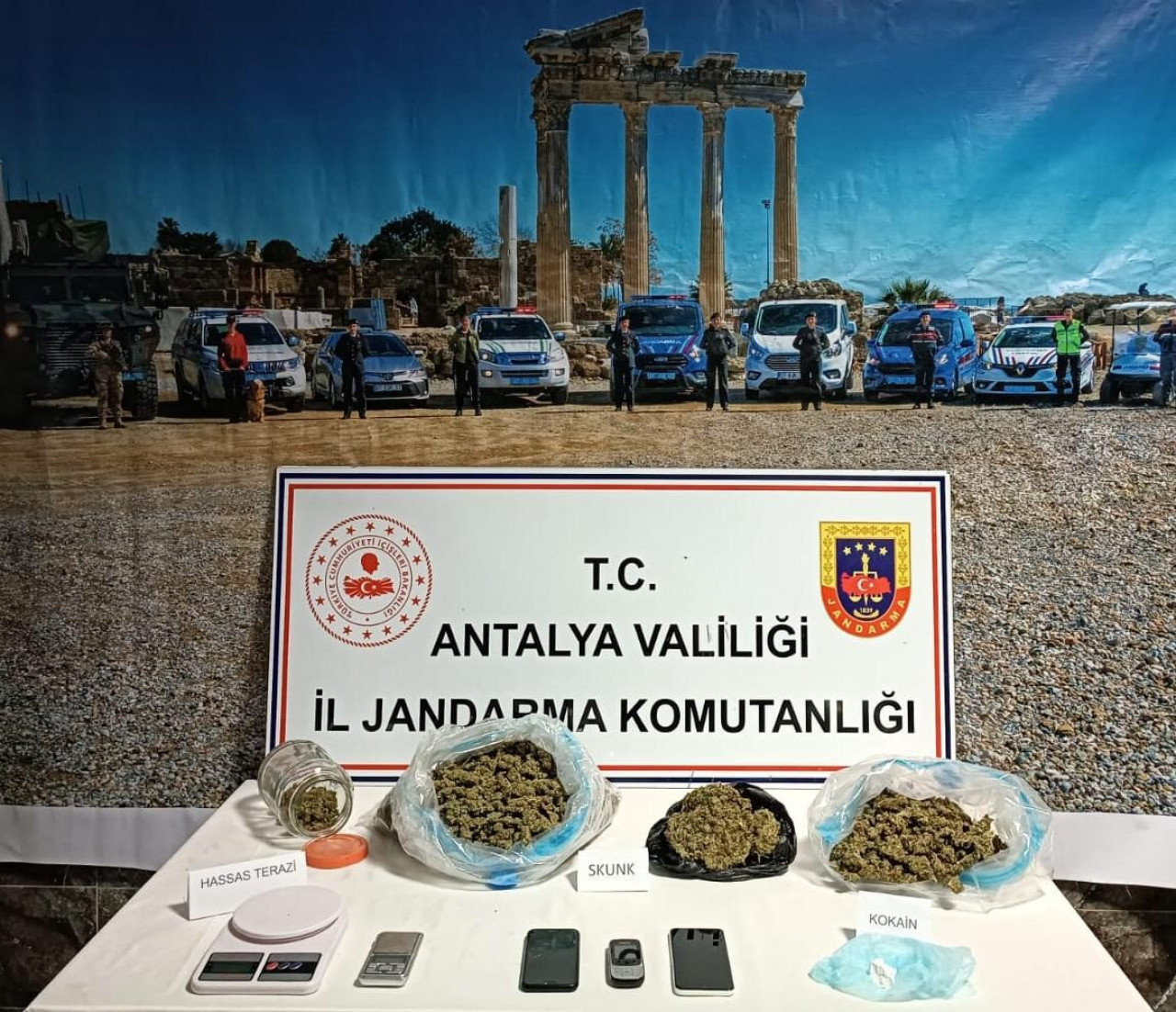 Zehir tacirleri yakalandı