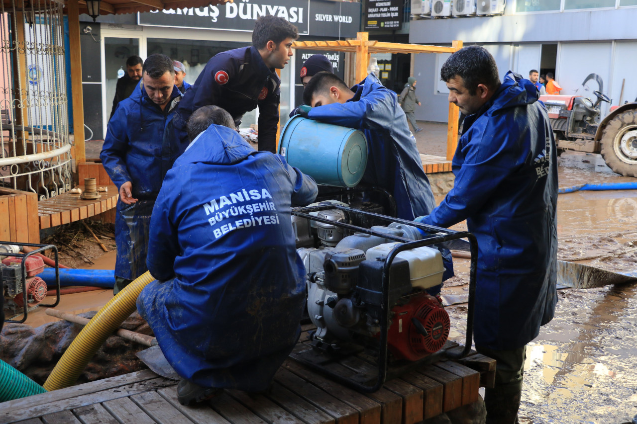 YERALTI OTOPARKLARI TAHLİYE EDİLİYOR