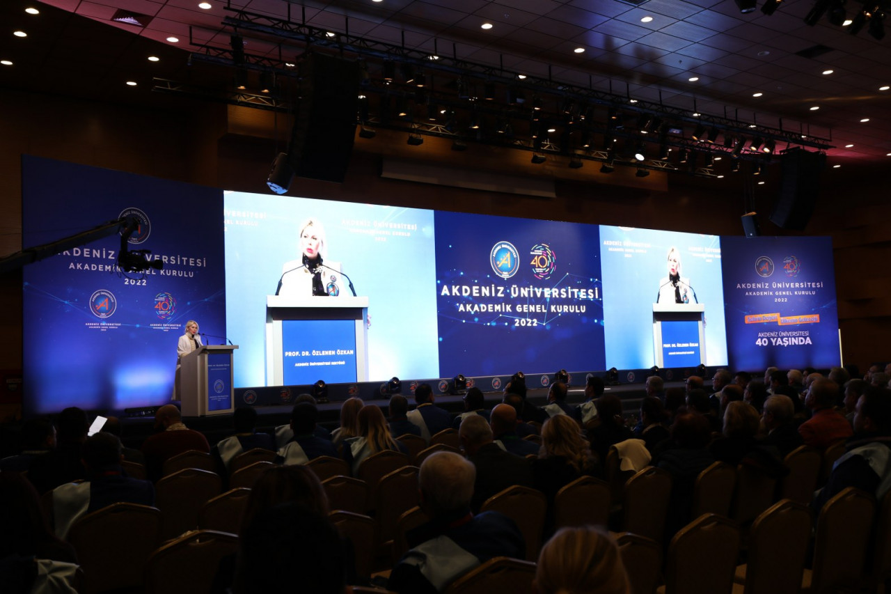 Akdeniz’de akademik tören coşkusu