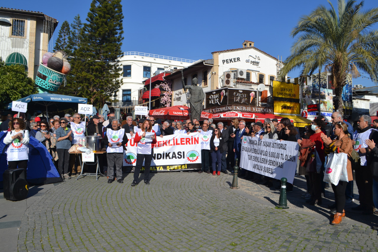 “BEDELİNİ ÖDEDİK, HAKKIMIZI İSTİYORUZ”