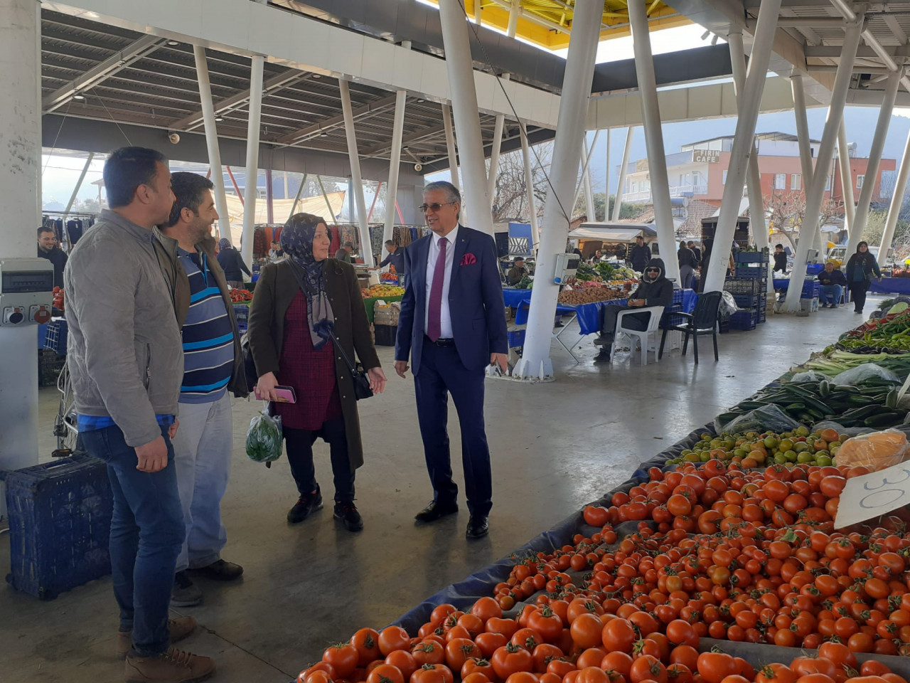 Başkan Topaloğlu, Pazar esnafıyla bir araya geldi