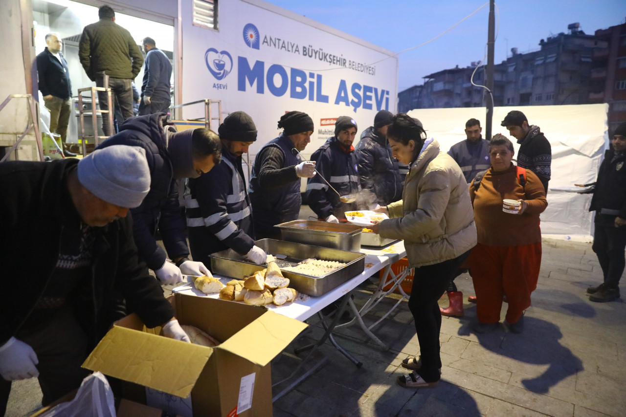 Büyükşehir deprem mesaisinin 10. günüde